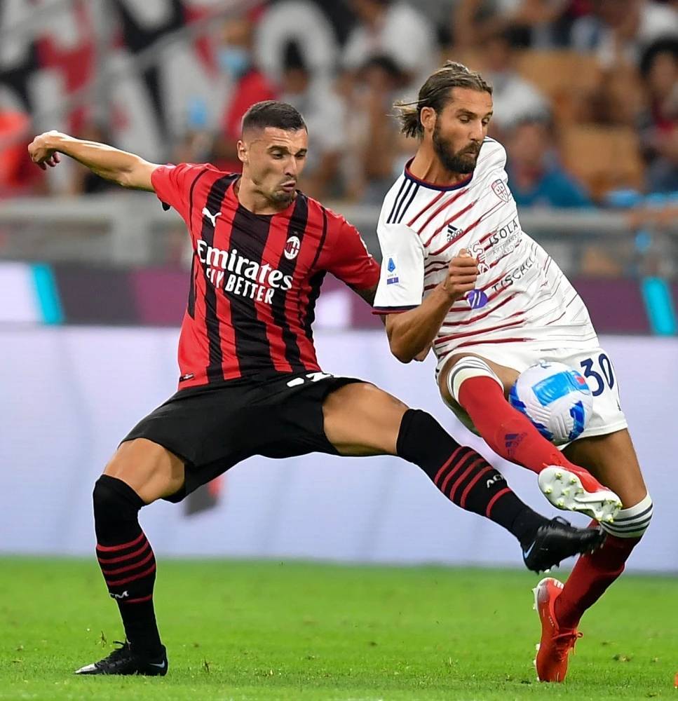 AC米兰训练开放日，集结日状态回暖引欢呼，意甲在即，资深球员宣示担当的简单介绍